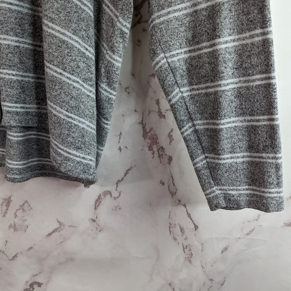 Torrid Gray Shirt 2X 2 Crop Striped Plus Long Sleeve Henley Button Stretch White - Picture 6 of 13